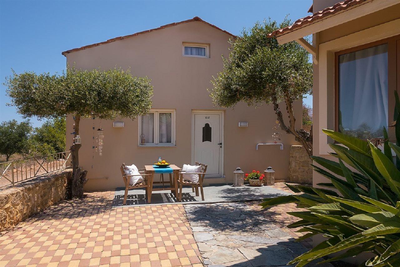 Notos Heights Hotel & Suites Malia Esterno foto