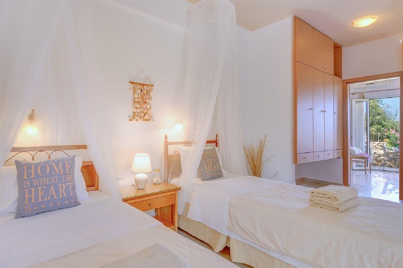 Notos Heights Hotel & Suites Malia Esterno foto